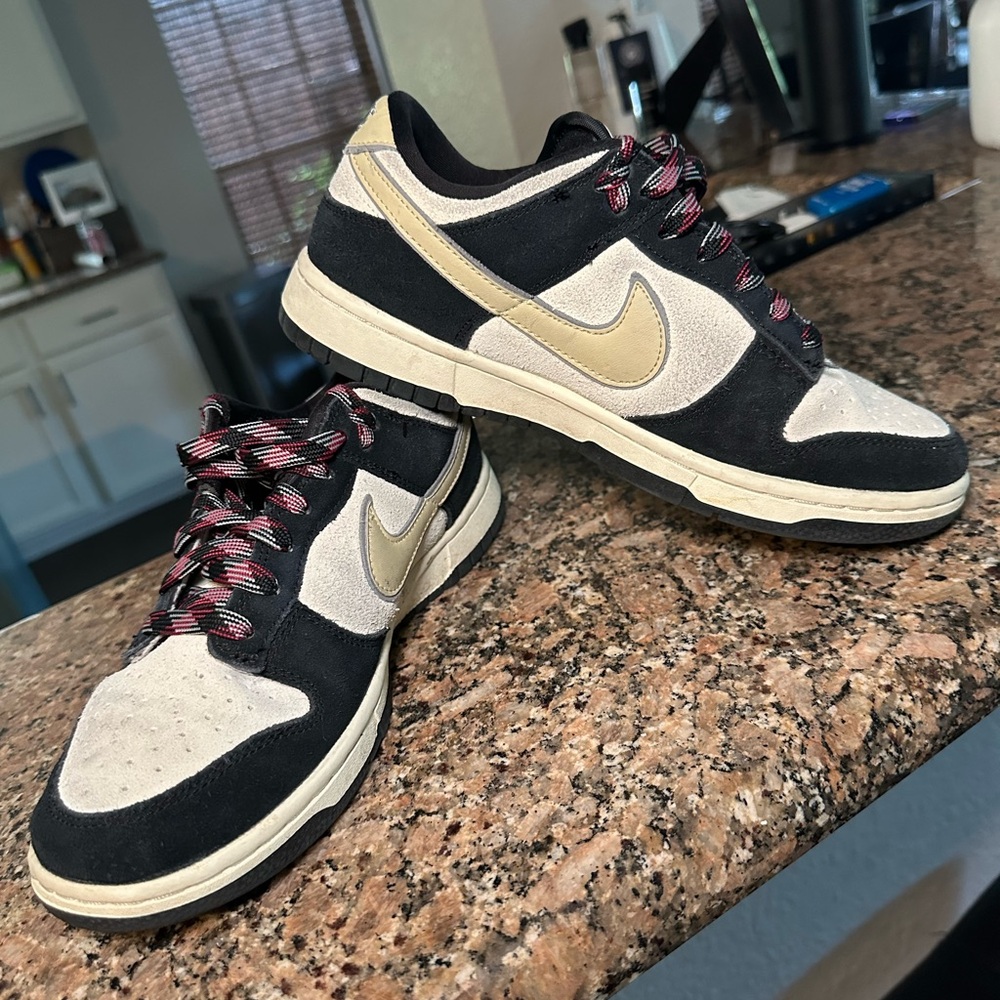 Nike Men's Black and Tan Sneakers